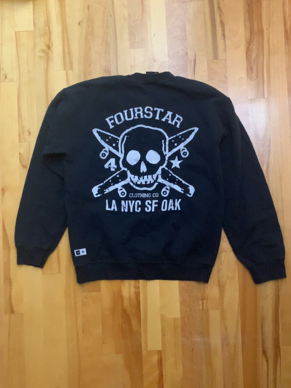 Black skate crewneck